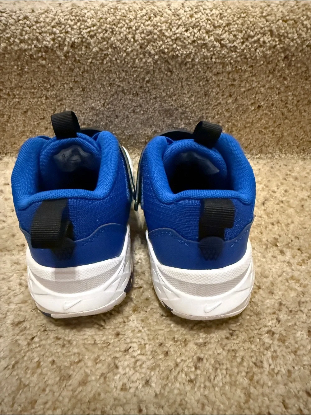 Nike Team Hustle Kids Basketball Sneakers with Velcro size 2 Y